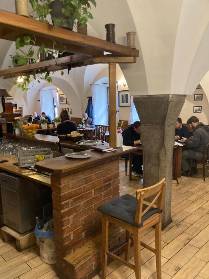 Penzion A Restaurace Modra Ruze Табор Экстерьер фото