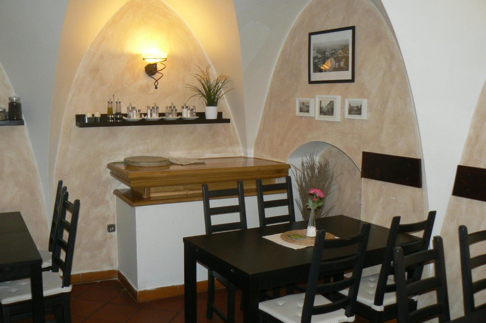 Penzion A Restaurace Modra Ruze Табор Экстерьер фото